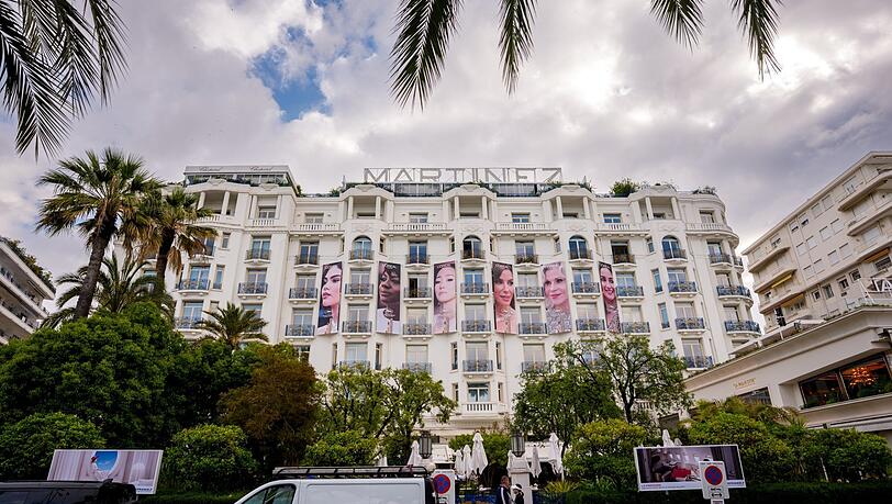 Das Hotel Martinez während der Vorbereitungen für die 79. Internationalen Filmfestspiele. Das Hotel Martinez während der Vorbereitungen für die 79. Internationalen Filmfestspiele.