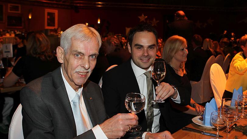 Derzeit schwer beschäftigt: Dieter Schneider und Robert Schäfer. Derzeit schwer beschäftigt: Dieter Schneider und Robert Schäfer.
