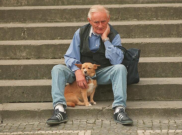 Münchens bekanntester BISS-Verkäufer Karl-Heinz Wendicke ist tot. Bilder aus seinem Leben