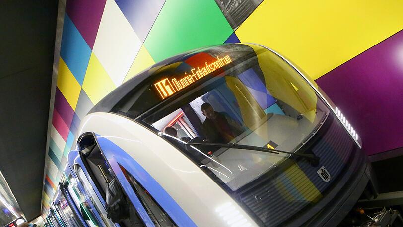 Mit 26,2 Millionen bekäme man auch drei neue C2-U-Bahnen. Mit 26,2 Millionen bekäme man auch drei neue C2-U-Bahnen.