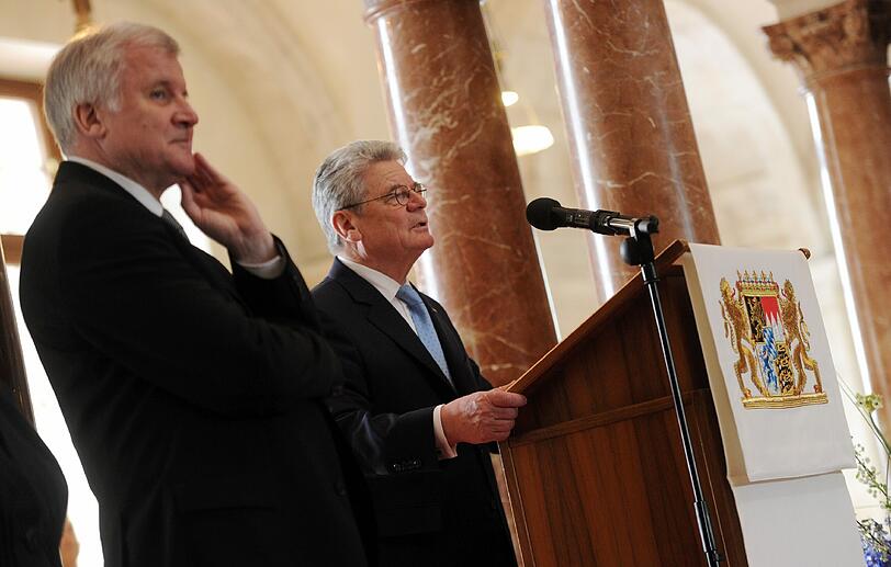 Horst Seehofer bei einer Rede von Bundespräsident Joachim Gauck.