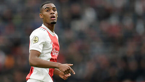 Mittelfeld-Talent Ryan Gravenberch soll die Bayern 18,5 Millionen Euro Ablöse plus 5,5 Millionen Euro an Boni kosten. Ajax Amsterdam erhält wohl 7,5 Prozent von einem möglichen Weiterverkauf.