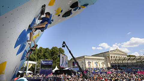 Egal, ob unterm weltberühmten Zeltdach oder zentral in der Stadt am Königsplatz beim Beachvolleyball und Klettern: Die European Championships ziehen die Münchner Massen an.