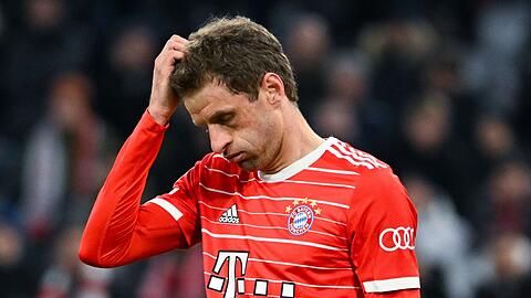 Thomas Müller von München gestikuliert während des Spiels gegen Manchester City.
