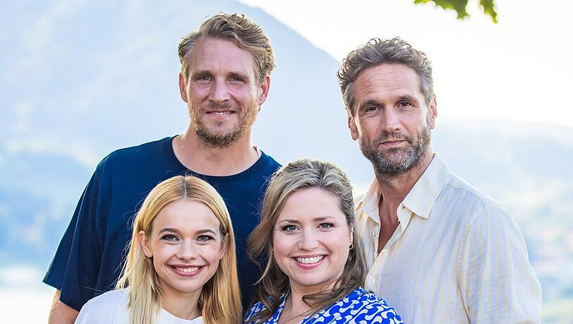 Oliver Franck, Katharina Hirschberg, Caroline Frier und Alexander Koll am "Landarztpraxis"-Set.