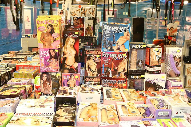 Die Erotikmesse "Eros und Amore" gastiert ein Wochenende lang in München. Für die Besucher gibt's heiße Auftritte von drallen Erotik-Stars. Sehen Sie hier die Bilder von den letzten Messen!
