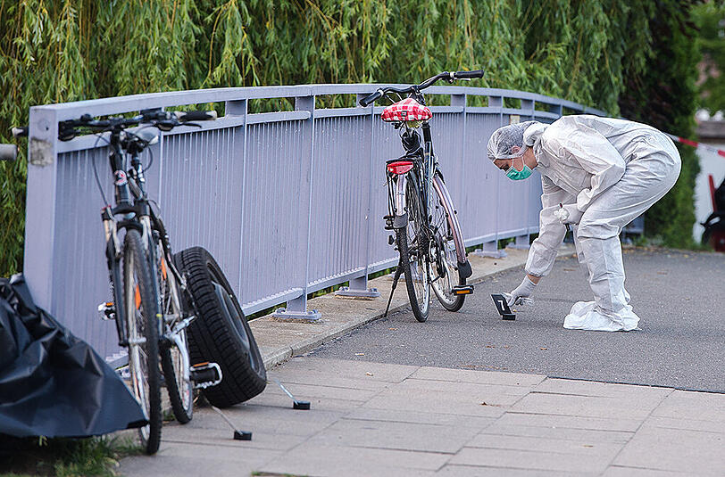 Dramatische Bluttat in Hamburg: Dort ist eine Fahrradfahrer von einem Unbekannten erschossen worden.