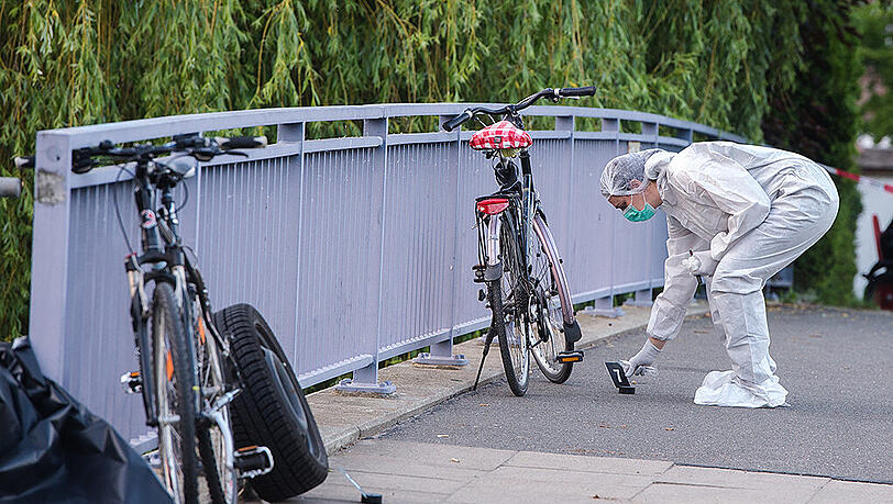 Dramatische Bluttat in Hamburg: Dort ist eine Fahrradfahrer von einem Unbekannten erschossen worden. Dramatische Bluttat in Hamburg: Dort ist eine Fahrradfahrer von einem Unbekannten erschossen worden.