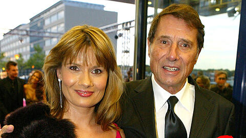 "Sterben ist ein Teil des Lebens, aber es bleibt immer eine Amputation": Sänger Udo Jürgens mit seiner Tochter Jenny beim Fernsehpreis 2004.