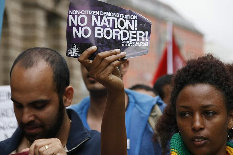 Rund 350 Menschen demonstrierten am Samstag für eine Verbesserung der Situation von Flüchtlingen.