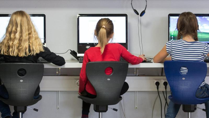 Ein Schwerpunkt im diesjährigen Bildungsbericht ist das Thema Bildung in der digitalisierten Welt. Ein Schwerpunkt im diesjährigen Bildungsbericht ist das Thema Bildung in der digitalisierten Welt.