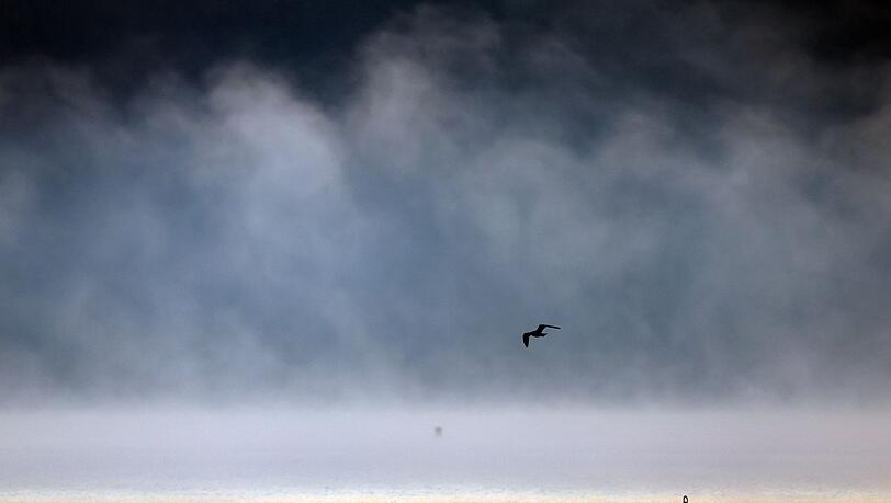 Nach dem fr&uuml;hlingshaften Wetter der vergangenen Tage soll es wieder ungem&uuml;tlich werden. (Symbolbild)