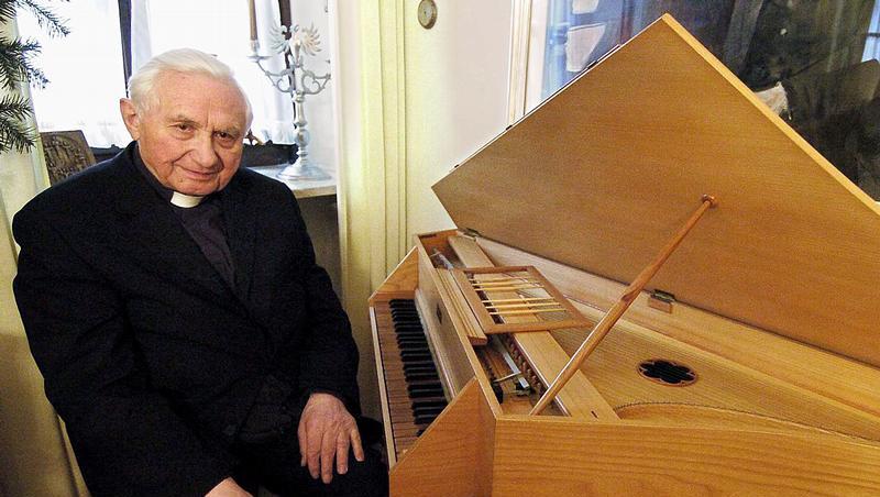 Der langjährige Leiter der Regensburger Domspatzen: Georg Ratzinger Der langjährige Leiter der Regensburger Domspatzen: Georg Ratzinger