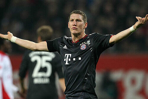Bastian Schweinsteiger zögert noch, ob er beim FC Bayern bleiben soll.