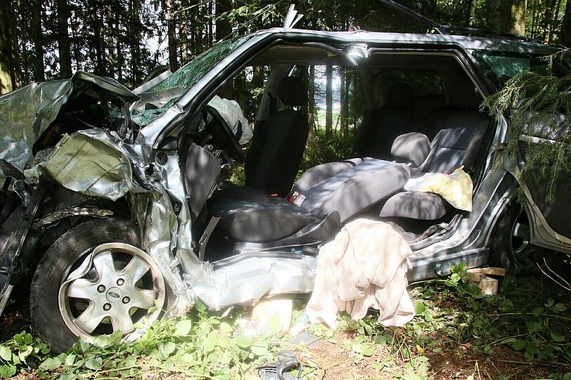 Die Bilder des Verkehrsunfalls im Landkreis Mühldorf.