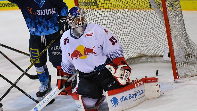 EHC-Keeper Kevin Reich vertritt den verletzten Danny aus den Birken, konnte die Niederlage in Ingolstadt aber nicht verhindern.