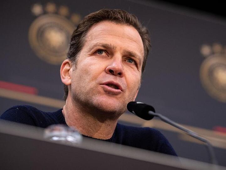 Oliver Bierhoff würde eine Gehaltsobergrenze im Fußball begrüßen.