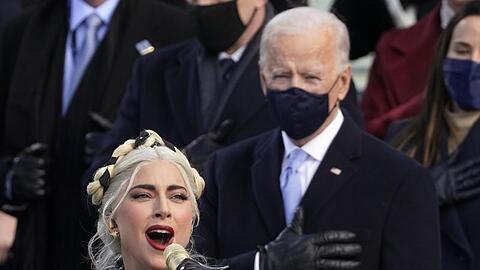 Lady Gaga singt bei der Amtseinführung die Nationalhymne.