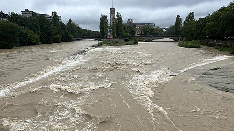 Isar-Bilder vom Dienstag – mit deutlich mehr Wasser als üblich.