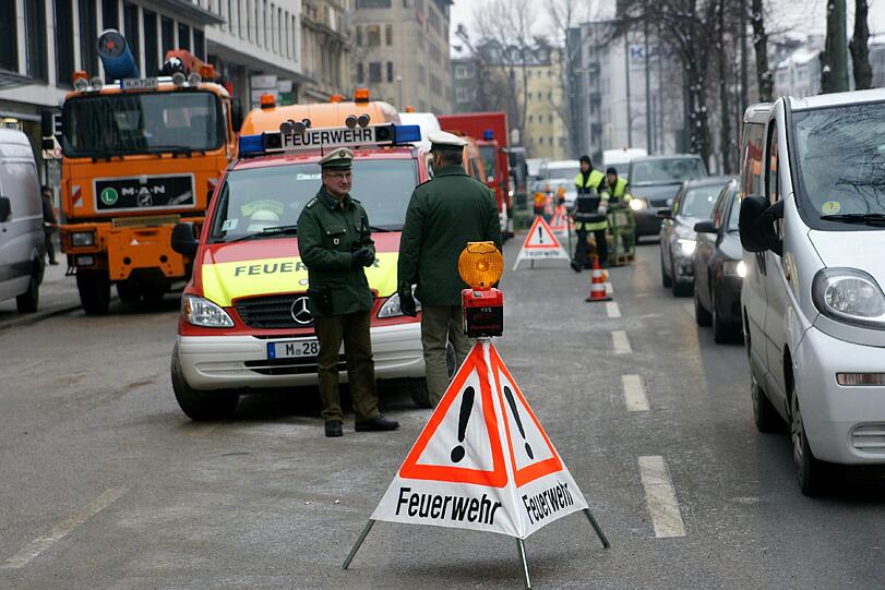 So sah's nach dem Rohrbruch in der Sonnenstraße aus. Die Bilder