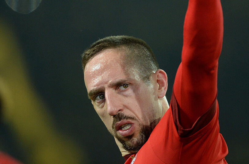 Franck Ribéry: Note 4. Kam in der 75. Minute für Costa und sollte in der Schlussviertelstunde nochmal richtig Alarm auf dem linken Flügel machen. Konnte sich jedoch gegen Piszczek ebenso wenig durchsetzen wie zuvor Costa.