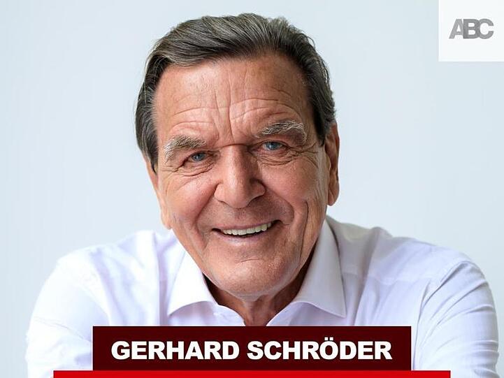Gerhard Schröder (SPD), Altbundeskanzler, abgebildet mit dem Titel seines Podcasts, "Gerhard Schröder - Die Agenda".