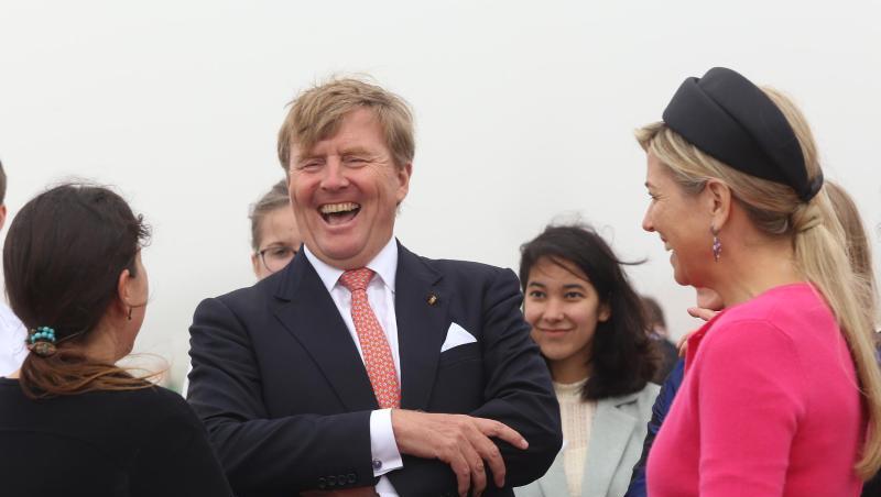 Das niederländische Königspaar Willem-Alexander (M.) und Máxima (r.) scheint Spaß zu haben. Das niederländische Königspaar Willem-Alexander (M.) und Máxima (r.) scheint Spaß zu haben.