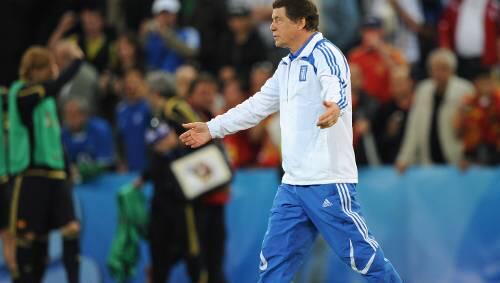 Bei einem Scheitern droht ihm der Rausschmiss: Griechen-Trainer Otto Rehhagel. Bei einem Scheitern droht ihm der Rausschmiss: Griechen-Trainer Otto Rehhagel.