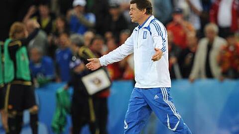Bei einem Scheitern droht ihm der Rausschmiss: Griechen-Trainer Otto Rehhagel.