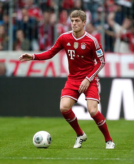TONI KROOS - NOTE 2 - Top-motiviert &ndash; dank Pep? Machte diesmal den Thiago: Viele Kontakte, fast überall zu finden. Holte sich die Bälle tief, suchte vorne den Abschluss. Klasse Vorlage zum 3:0.