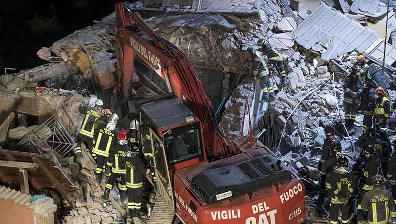 Als Ursache für die Explosion wird ein Gasleck vermutet. Als Ursache für die Explosion wird ein Gasleck vermutet.