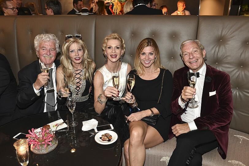 Hans Georg Muth, Gisela Muth, Grit Weiss, Katerina Schröder und Jo Groebel
