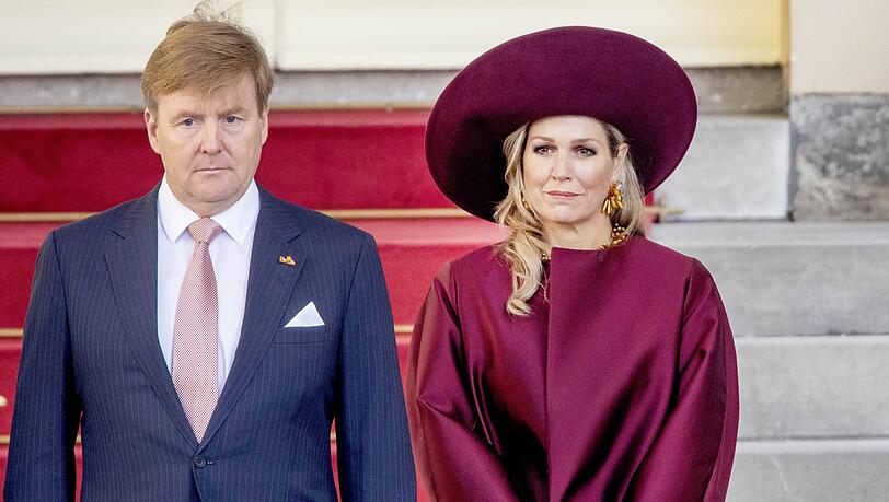 Das Lächeln von Königin Maxima wirkt ein wenig gequält. Steckt die vermutete Darminfektion ihr noch in den Knochen? Das Lächeln von Königin Maxima wirkt ein wenig gequält. Steckt die vermutete Darminfektion ihr noch in den Knochen?