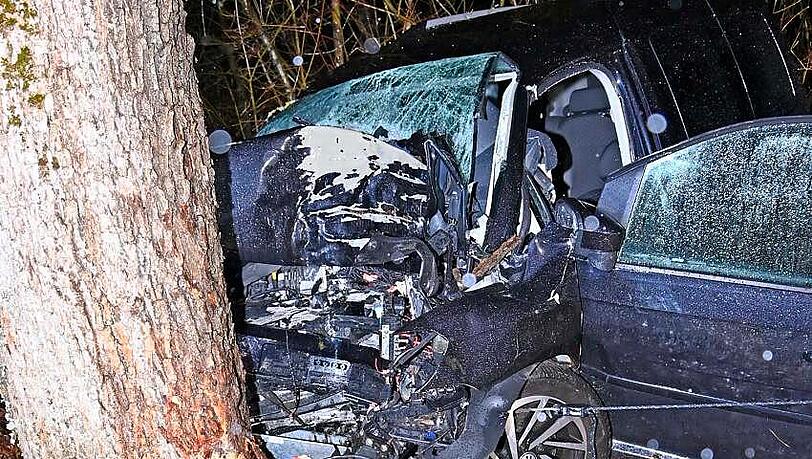 Der Fahrer kam auf der Kreisstraße von Gauting in Richtung Neuried von der Fahrbahn ab.