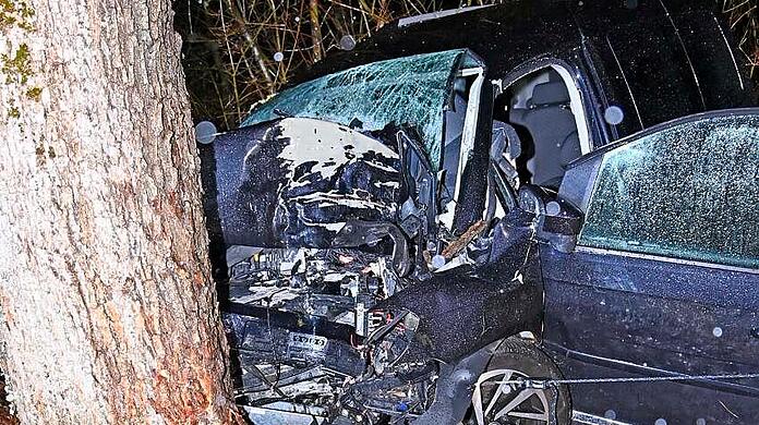 Der Fahrer kam auf der Kreisstraße von Gauting in Richtung Neuried von der Fahrbahn ab.