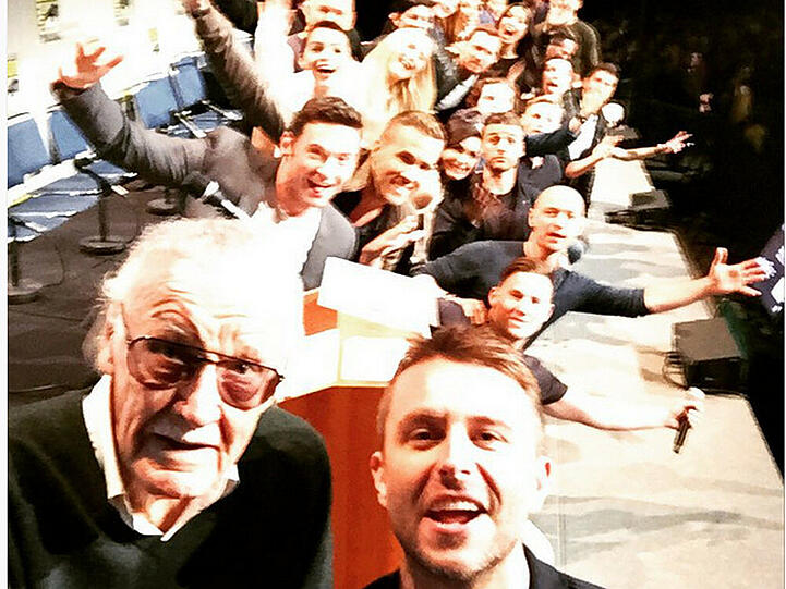Gemeinsam könnten sie die Welt mit links retten: Stan Lee versammelt Superhelden auf der Comic Con.
