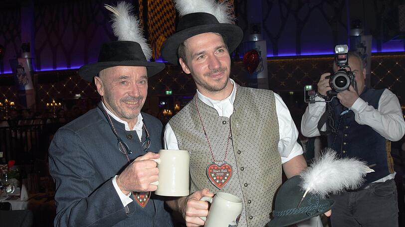Einer der Höhepunkte des Trachtenballs war die Ehrung der ehemaligen Skirennfahrer Christian und Felix Neureuther.