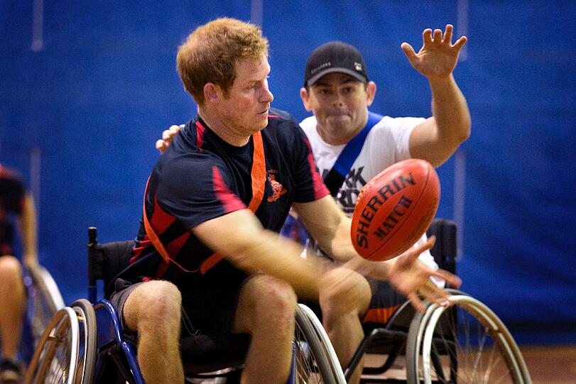 Hochleistungssport mit Handicap: Harry spielt mit Veteranen Rollstuhl-Football.