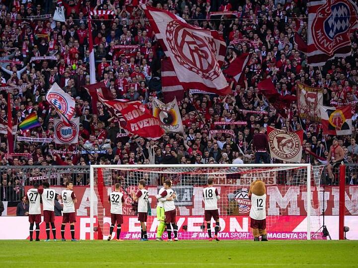 Die Spieler von München jubeln nach dem Spiel. Foto: Sven Hoppe/dpa