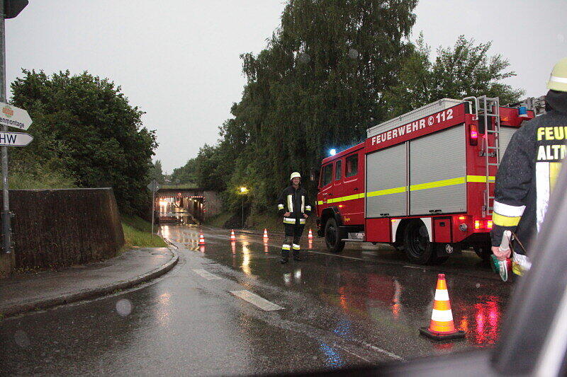 In Mühldorf sind mehrere Keller überflutet gewesen. Die Bilder vom Feuerwehreinsatz.