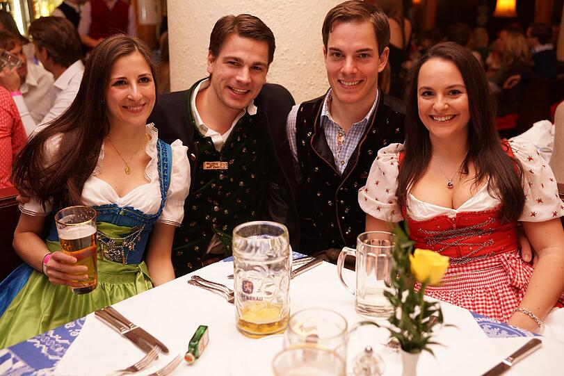 Wiesn-Halbzeit: Immer wenn es noch knapp ein halbes Jahr bis zum Oktoberfest ist, feiern die Münchner im Franziskaner. Die Bilder vom sexy Wiesn-Warm-up.