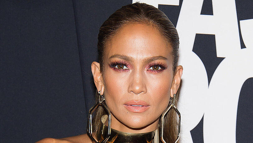 Jennifer Lopez lässt sich in ihrem neuen Film mit einem Teenager ein, der sich als Psychopath entpuppt Jennifer Lopez lässt sich in ihrem neuen Film mit einem Teenager ein, der sich als Psychopath entpuppt