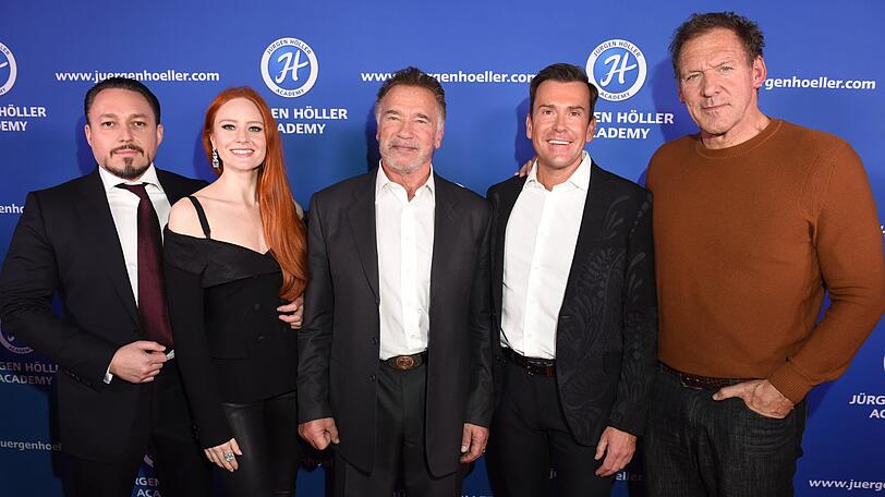 Barbara Maier und Klemens Hallmann mit Arnold Schwarzenegger, Gastgeber Jürgen Höller und Ralf Möller.