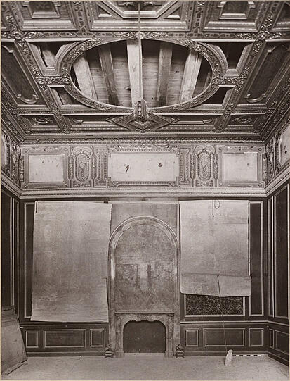 Alle wertvollen Gemälde sind abmontiert und in Sicherheit gebracht worden: der "Saal der Entscheidung" in den Trierzimmern 1944.