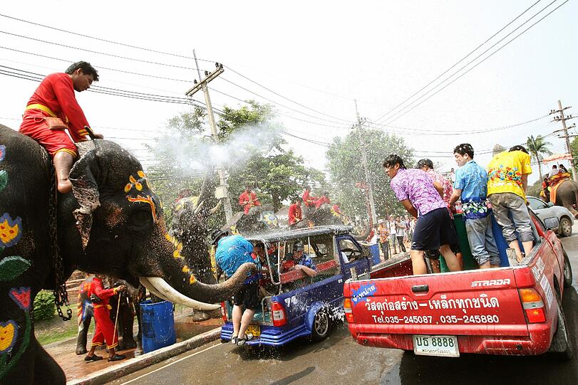 Die Bilder vom großen Songkran-Fest in Bangkok, deer größten Wasserparty der Welt.