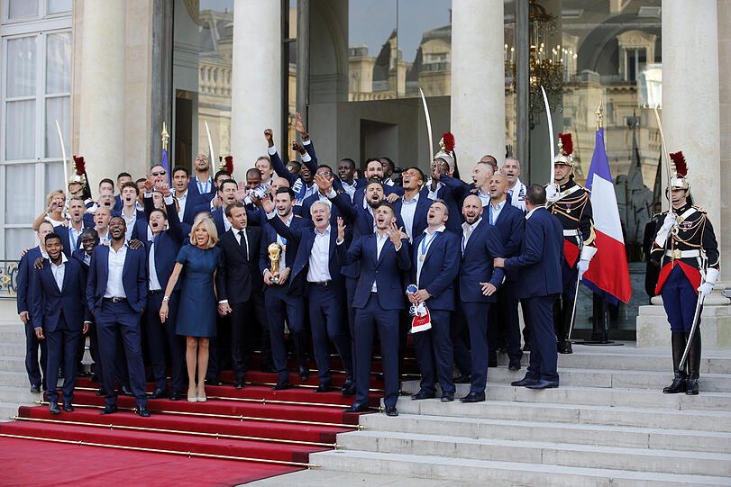 "Sollte Frankreich den EM-Titel holen, wird sollte Frankreich den EM-Titel holen, wird Emmanuel Macron die Mannschaft natürlich wieder im Élysée-Palast empfangen", glaubt Frankreich-Kenner Uli Wickert.