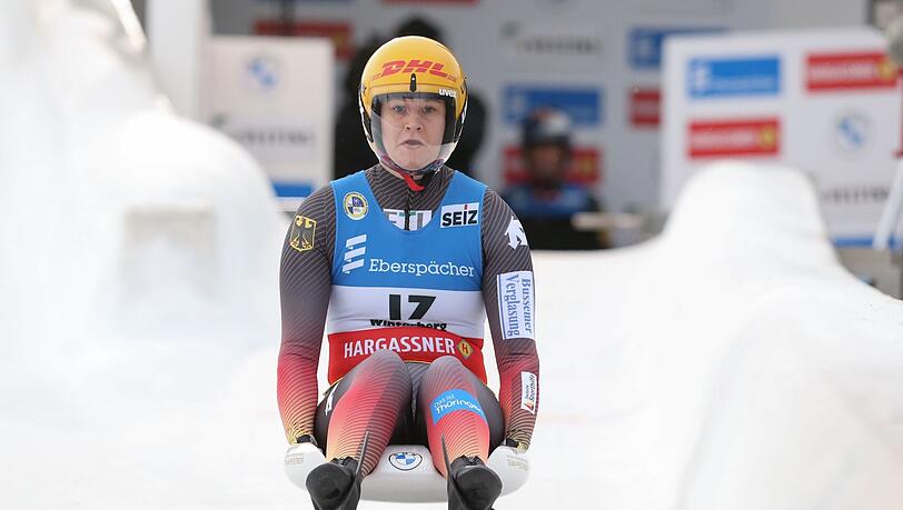 Dajana Eitberger fährt im Eiskanal.