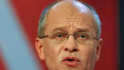 Will notfalls streiken lassen: Berthold Huber. Will notfalls streiken lassen: Berthold Huber.