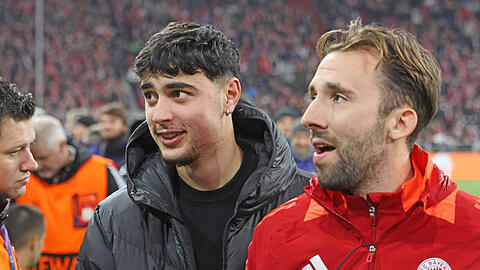 FC-Bayern-Youngster Aleksandar Pavlovic könnte schon bald wieder auf dem Platz stehen.