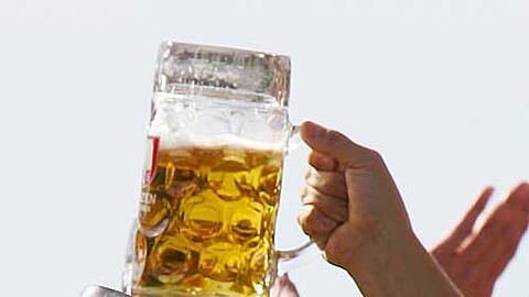 Der Bierabsatz sank 2010 um rund 3,2 Prozent auf 21,6 Millionen Hektoliter